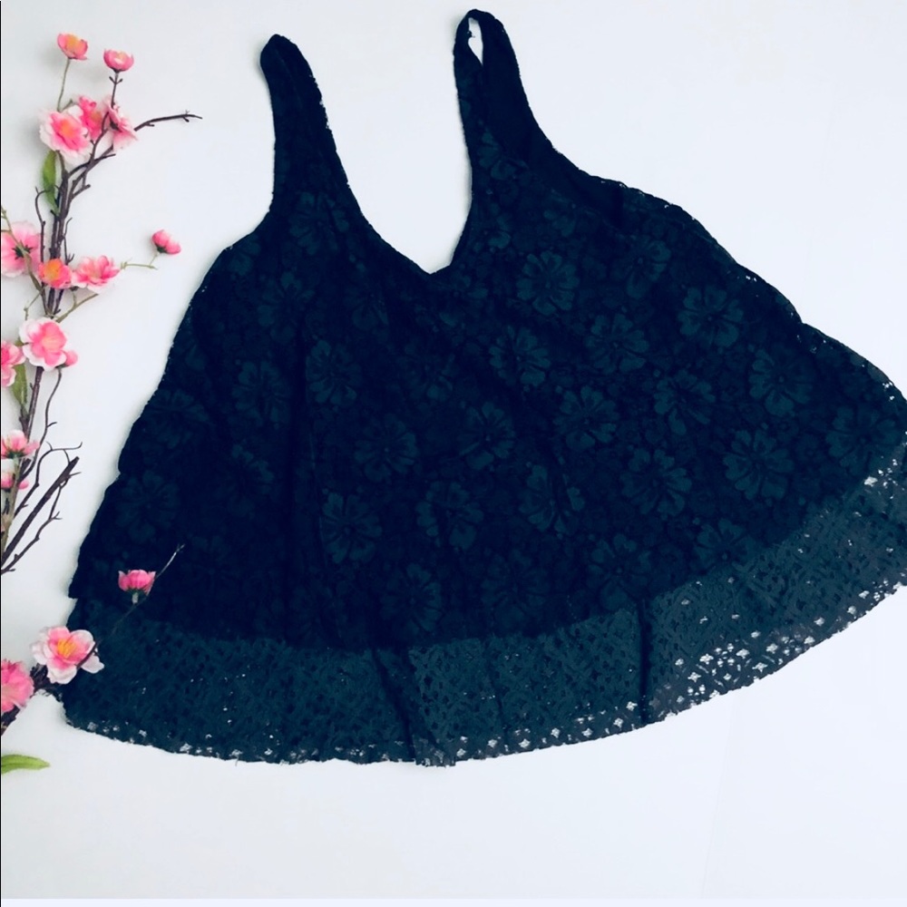 NWT American Eagle 🦅 Floral Cropped Top